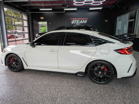 Used 2023 Honda Civic Type R image 2