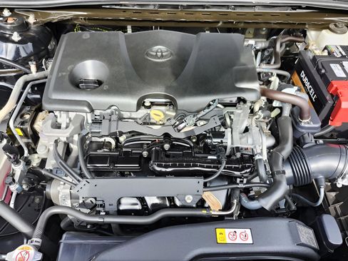 Used 2020 Toyota Camry LE image 28