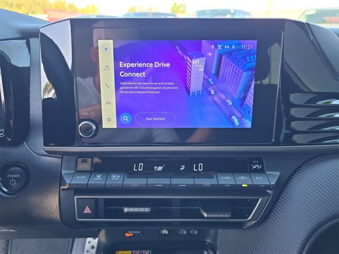 Used 2025 Toyota Camry SE w/ Convenience Package image 17