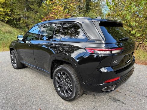 New 2025 Jeep Grand Cherokee Summit image 9