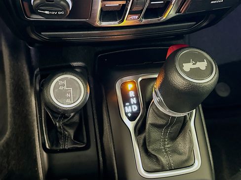 Used 2025 Jeep Wrangler Sahara image 25