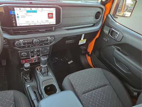 New 2025 Jeep Gladiator Mojave w/ Steel Bumper Group image 12