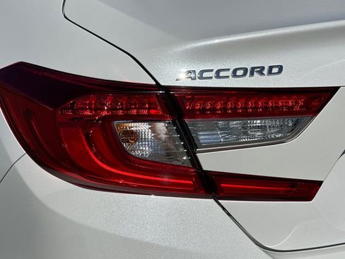 Used 2018 Honda Accord EX image 26