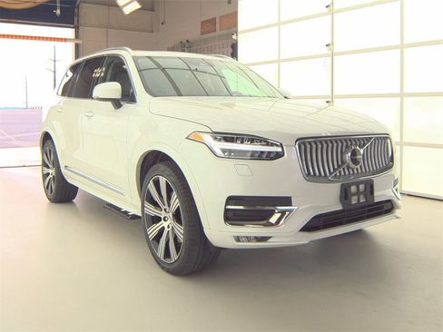 Used 2022 Volvo XC90 T6 Inscription w/ Climate Package image 5