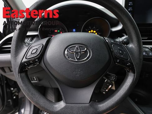 Used 2022 Toyota C-HR Limited FWD image 10
