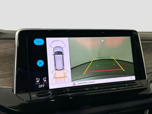 Certified 2025 Volkswagen Atlas SEL image 11