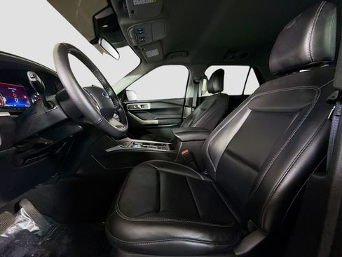 Used 2023 Ford Explorer XLT w/ Equipment Group 202A RWD image 22