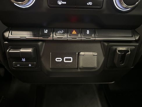 Used 2024 GMC Sierra 2500 Pro w/ Convenience Package image 14