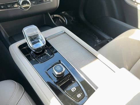 New 2026 Volvo XC90 B6 Plus w/ Protection Package Premier AWD/4WD image 22