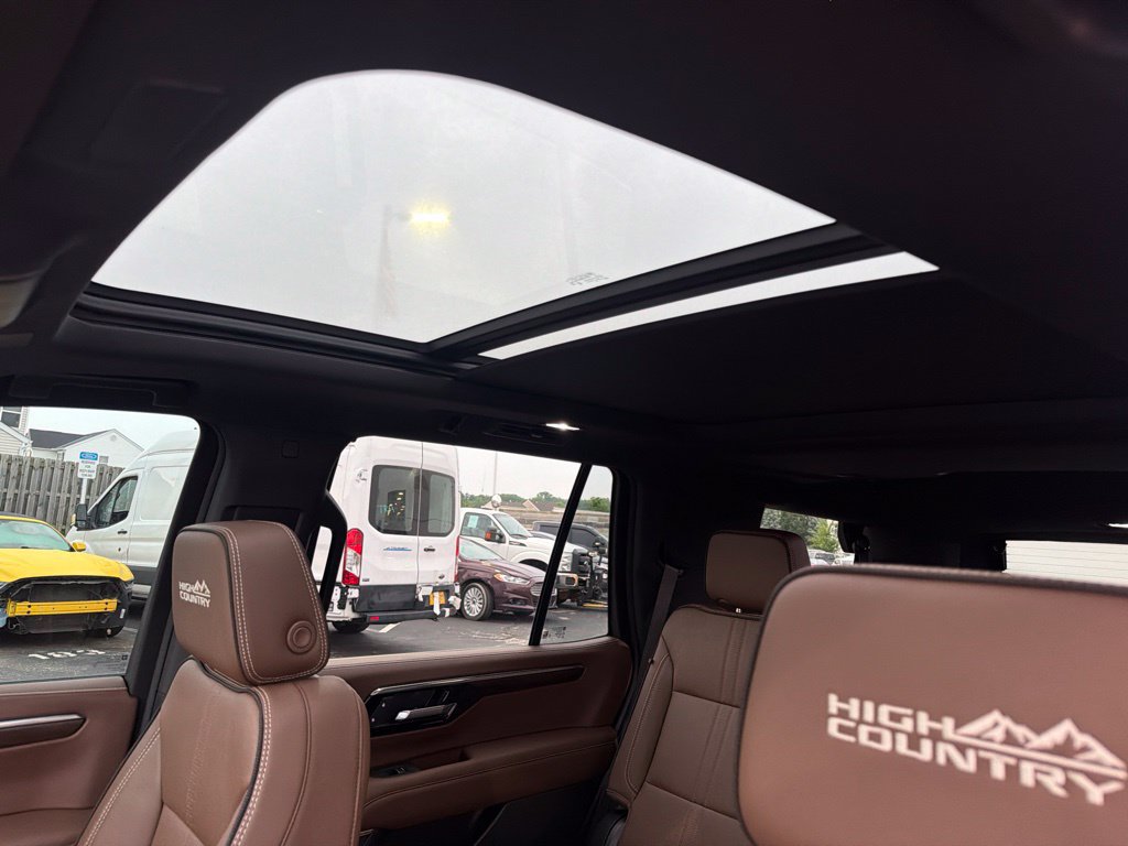 Used 2025 Chevrolet Tahoe High Country AWD/4WD image 26