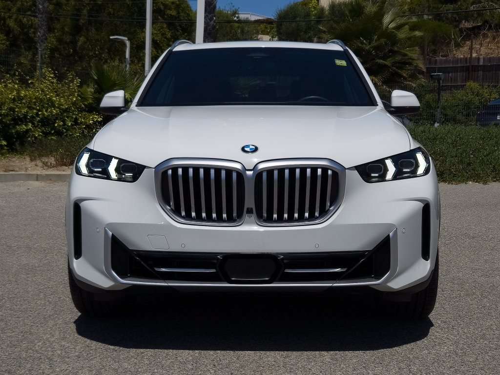 Used 2024 BMW X5 xDrive40i w/ Premium Package AWD/4WD image 3