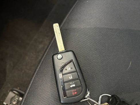 Used 2025 Toyota Corolla LE image 21