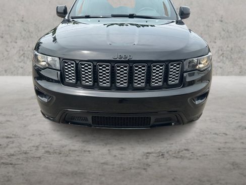 Used 2019 Jeep Grand Cherokee Altitude AWD/4WD image 13