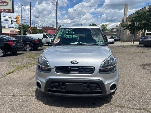 Used 2013 Kia Soul + w/ Audio Pkg FWD image 2