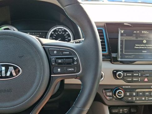 Used 2017 Kia Niro Touring w/ Advanced Technology Package FWD image 22
