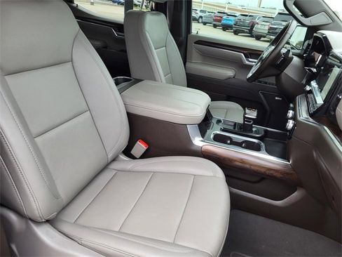 Used 2025 GMC Sierra 1500 SLT w/ SLT Convenience Package image 21