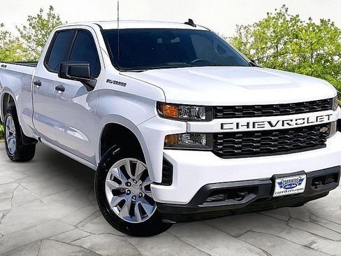 Used 2022 Chevrolet Silverado 1500 Custom image 3