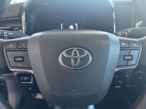 Used 2025 Toyota Camry LE image 32