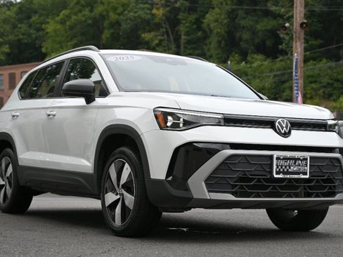 Used 2025 Volkswagen Taos S AWD/4WD image 7