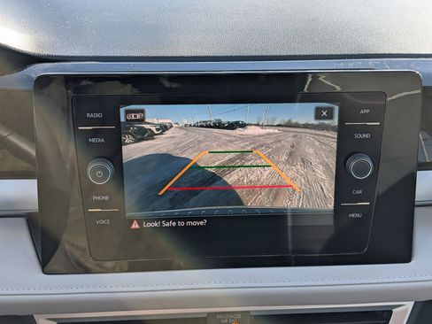 New 2026 Volkswagen Taos SE image 11