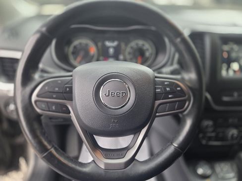 Used 2020 Jeep Cherokee Latitude Plus w/ Cold Weather Group image 28