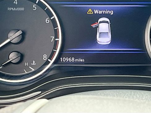 Used 2023 Nissan Maxima SR w/ Sport Mat Group FWD image 12