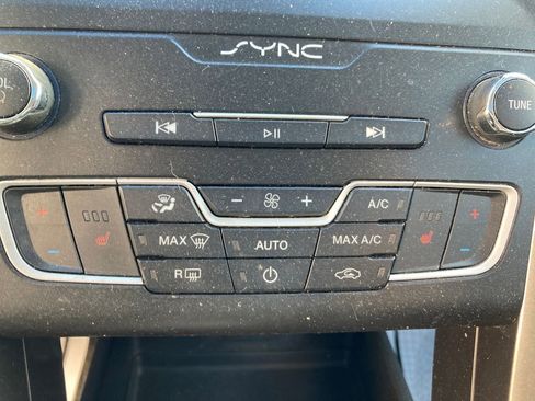 Used 2019 Ford Fusion SE image 29