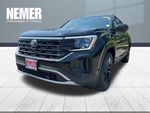 New 2026 Volkswagen Atlas Cross Sport SE AWD/4WD image 1
