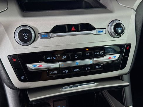 Used 2022 Ford Explorer XLT w/ Equipment Group 202A image 16