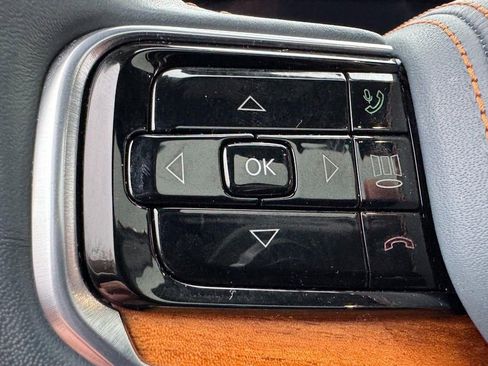 Used 2023 Jeep Grand Wagoneer Series III AWD/4WD image 18