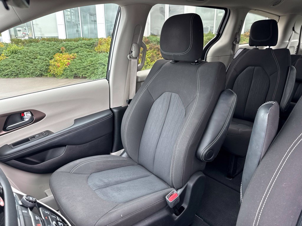 Used 2024 Chrysler Voyager LX FWD image 21