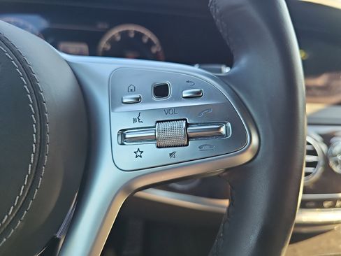 Used 2019 Mercedes-Benz S 560 4MATIC Sedan image 19