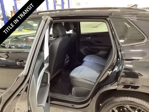Used 2025 Volkswagen Tiguan SE R-Line AWD/4WD image 12