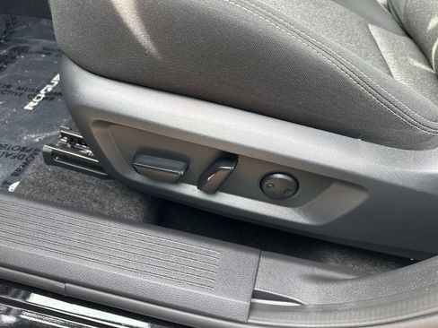 Used 2025 Nissan Rogue SV image 12