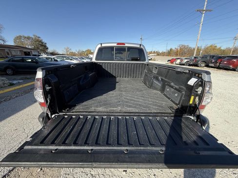 Used 2011 Toyota Tacoma 4x4 Access Cab image 11