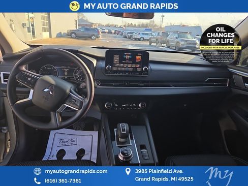 Used 2024 Mitsubishi Outlander ES image 12