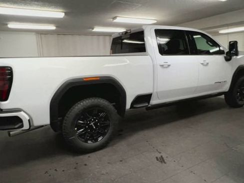 New 2026 GMC Sierra 2500 AT4 w/ AT4 Premium Plus Package AWD/4WD image 8