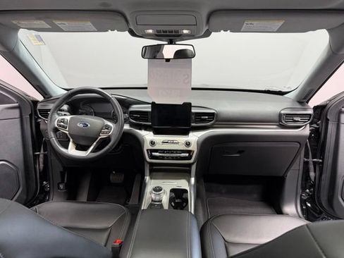 Used 2021 Ford Explorer XLT w/ Equipment Group 202A AWD/4WD image 34