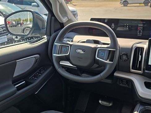 New 2025 Ford Expedition Active image 17