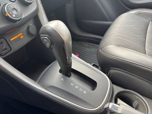 Used 2022 Chevrolet Trax LT w/ LT Convenience Package image 24