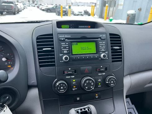 Used 2012 Kia Sedona LX w/ PWR Pkg image 25