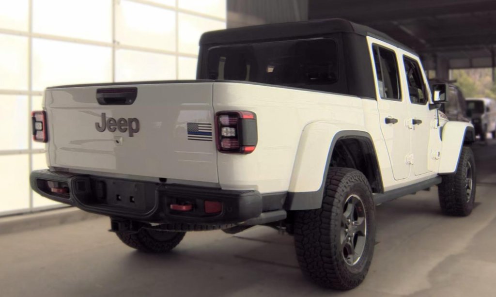 Used 2023 Jeep Gladiator Rubicon w/ LED Lighting Group AWD/4WD image 3