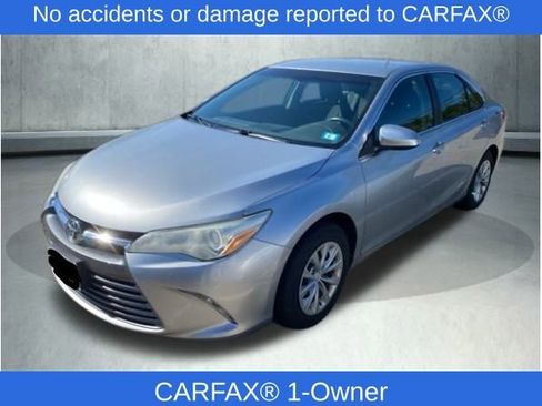 Used 2015 Toyota Camry LE image 2