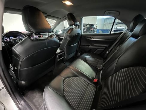 Used 2019 Toyota Camry SE FWD image 15