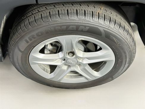Used 2023 Jeep Compass Latitude w/ Convenience Group AWD/4WD image 29