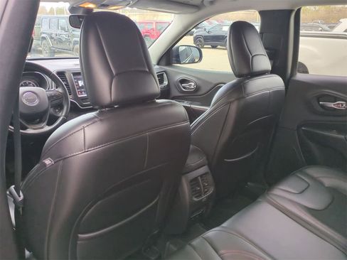 Certified 2019 Jeep Cherokee Trailhawk w/ Cold Weather Group image 18