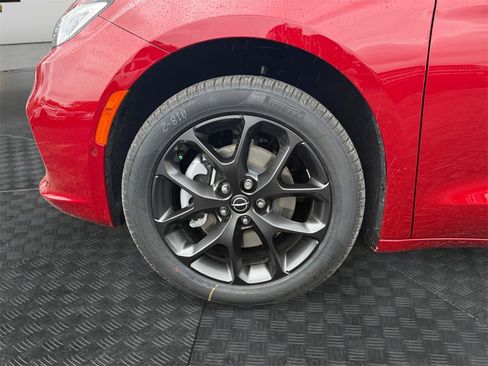 New 2026 Chrysler Pacifica Select w/ S Appearance Package image 14