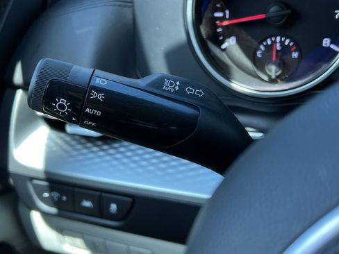 Used 2024 Kia Carnival LX FWD image 35