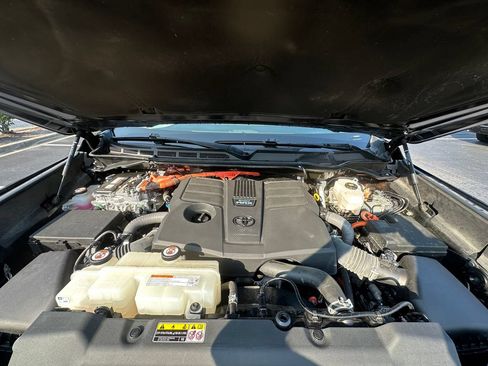 Used 2023 Toyota Tundra Platinum AWD/4WD image 13