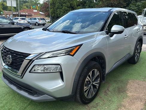 Used 2021 Nissan Rogue SV FWD image 3